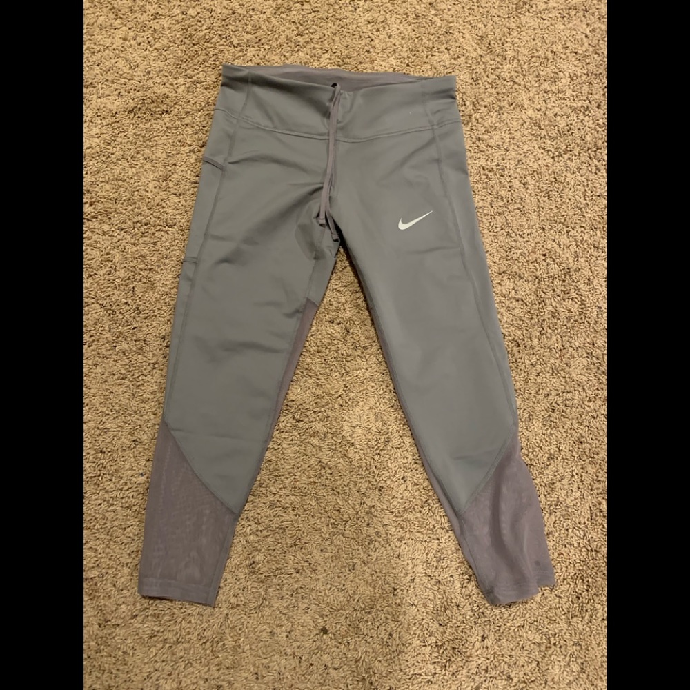 Women’s Nike Dry Fit workout tights size M. NEW